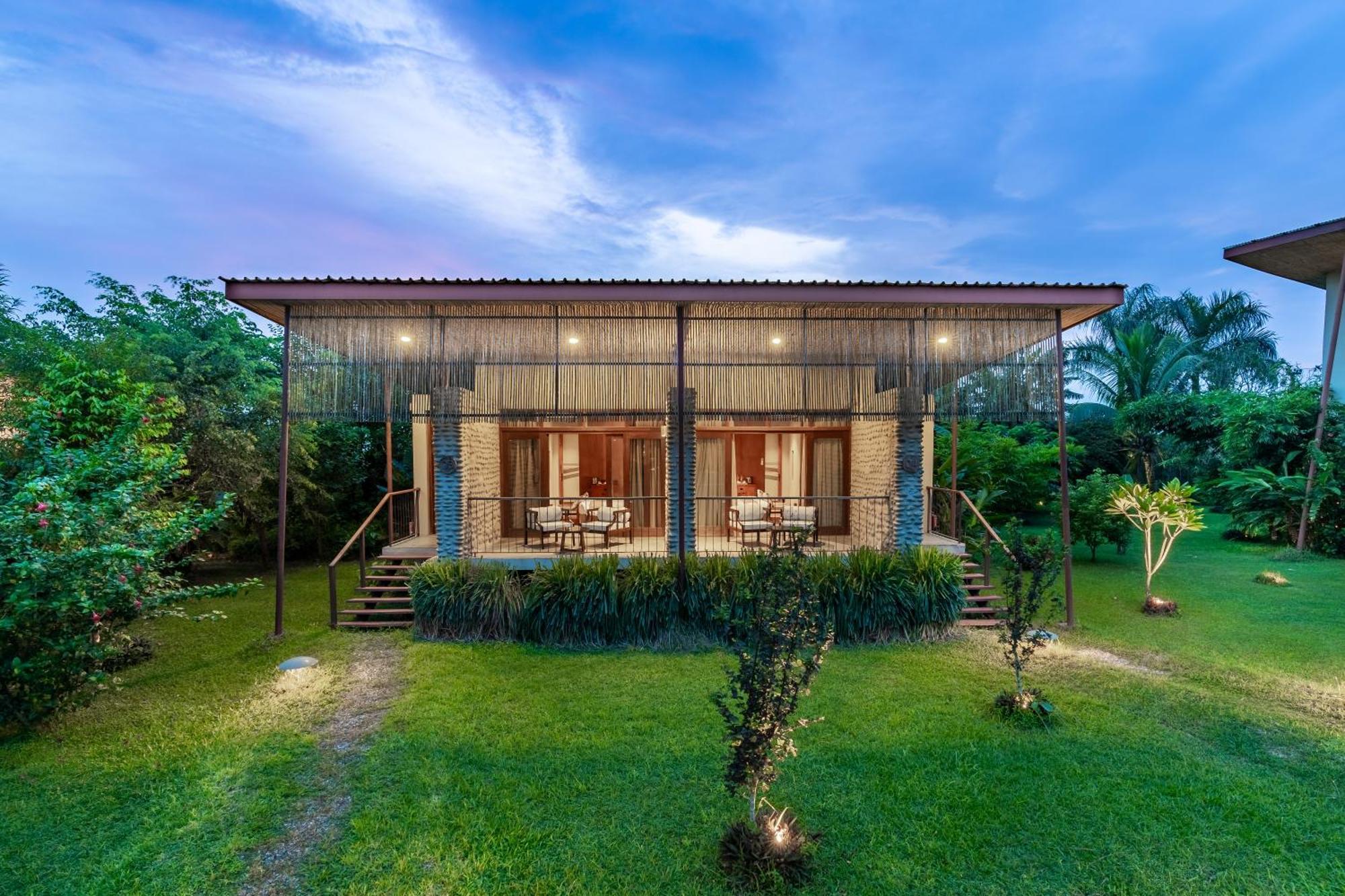 Sanctuary - Chitwan National Park , Nepal Hotel Exterior photo